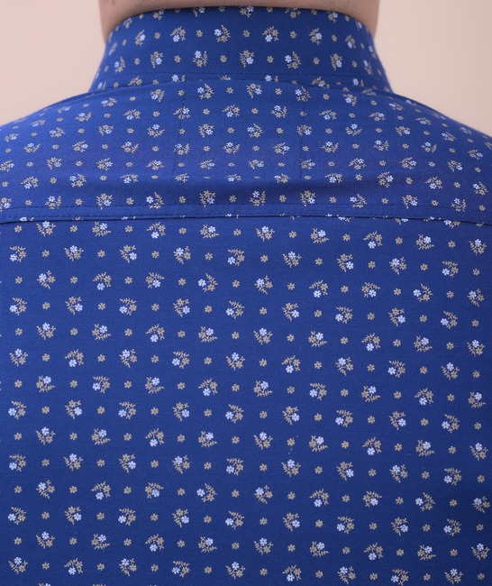 Κομψό ανδρικό πουκάμισο σε μπλε χρώμα με μικρά λουλούδια
