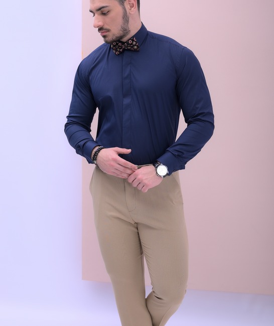 Ανδρικό πουκάμισο με κρυφό κούμπωμα σε σκούρο μπλε χρώμα