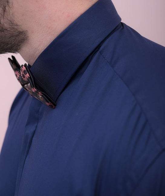 Ανδρικό πουκάμισο με κρυφό κούμπωμα σε σκούρο μπλε χρώμα