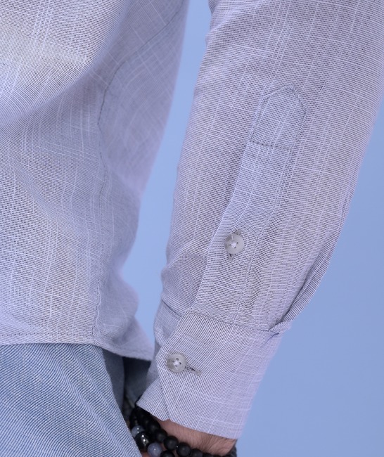 Λινό κομψό ανδρικό πουκάμισο με μακριά μανίκια σε ανοιχτό γκρι