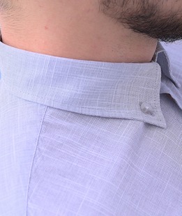 Λινό κομψό ανδρικό πουκάμισο με μακριά μανίκια σε ανοιχτό γκρι