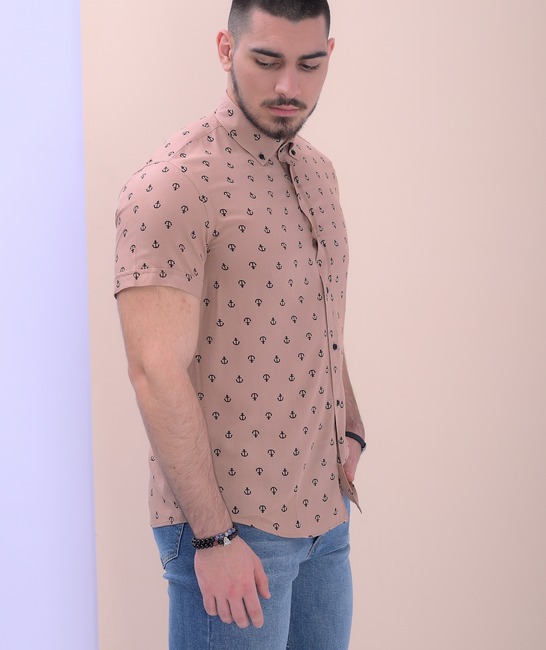 Ανδρικό κοντομάνικο πουκάμισο σε καφέ χρώμα με άγκυρες