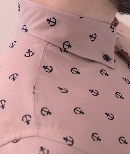 Ανδρικό κοντομάνικο πουκάμισο σε καφέ χρώμα με άγκυρες