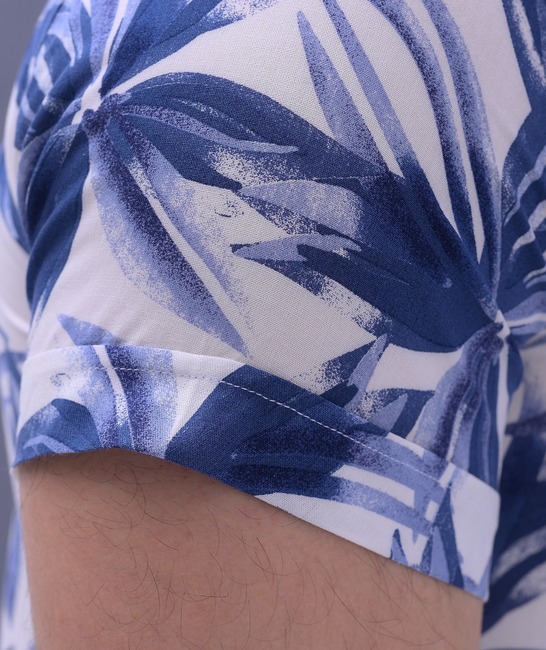 Ανδρικό κοντομάνικο πουκάμισο βισκόζης με μπλε λουλούδια