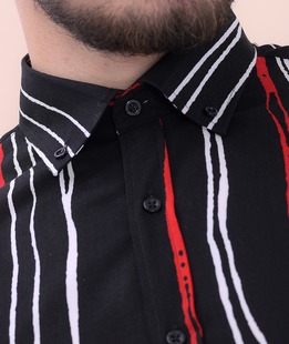 Ανδρικό πουκάμισο σε μαύρο χρώμα με λευκές και κόκκινες ρίγες