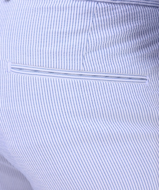 Εκλεπτυσμένο ανδρικό λευκό βαμβακερό παντελόνι με μπλε ρίγα