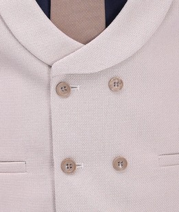 Κομψό ανδρικό γιλέκο σε μπεζ με διπλή σειρά κουμπιά