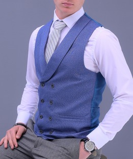 Κομψό γαλάζιο ανδρικό γιλέκο με διπλή σειρά κουμπιά