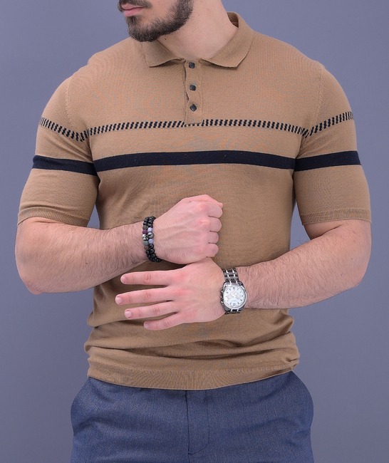 Ανδρικό μπλουζάκι με λεπτή πλέξη σε καφέ χρώμα με γιακά
