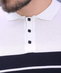 Λεπτό πλεκτό μπλουζάκι πόλο με γιακά σε εκρού