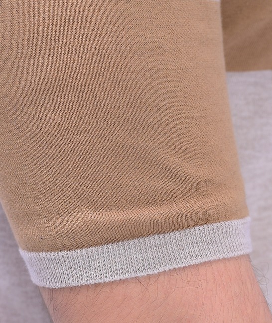 Ανδρικό πλεκτό μπλουζάκι με γιακά σε μπεζ χρώμα με καφέ ρίγες