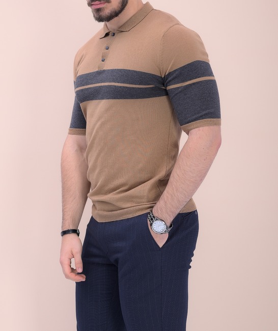 Ανδρική πλεκτή κοντομάνικη μπλούζα σε καφέ χρώμα