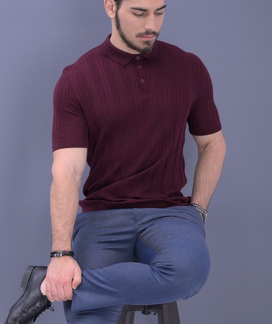  Κοντομάνικο μπλουζάκι από ανάγλυφο ύφασμα σε χρώμα μπορντό 