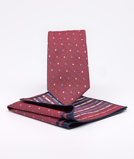 Κομψή μπορντό ανδρική γραβάτα σε μικρά τετράγωνα