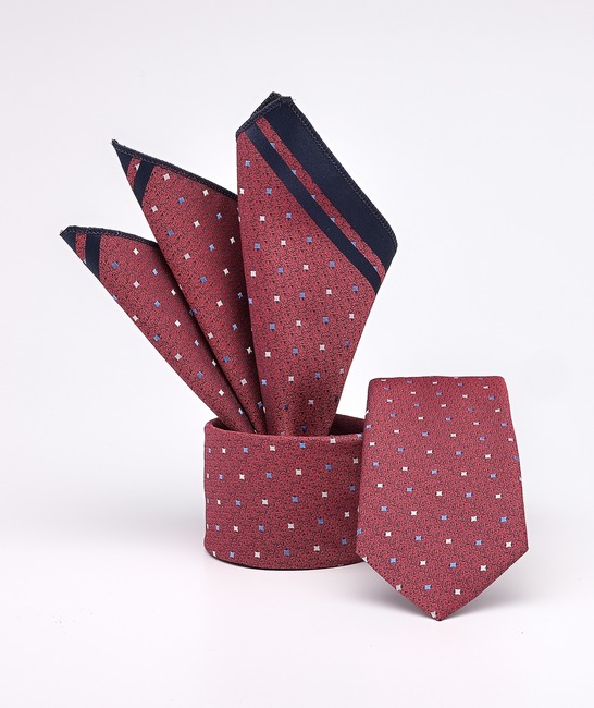 Κομψή μπορντό ανδρική γραβάτα σε μικρά τετράγωνα
