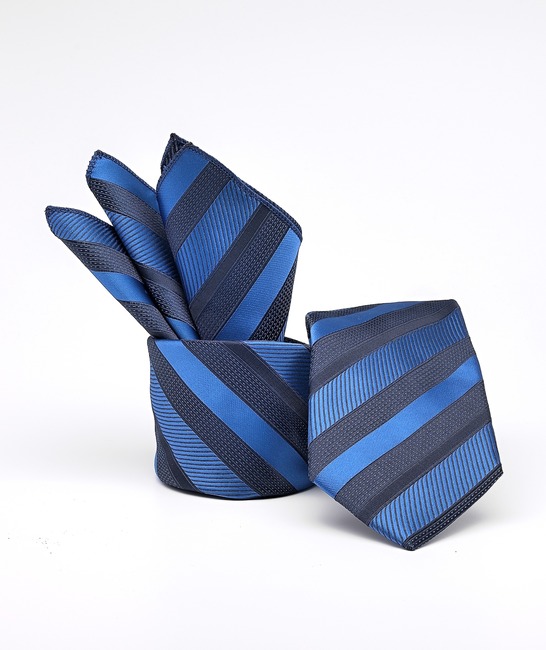 Γραβάτα σε μπλέ βάση με διαγώνια ρίγα