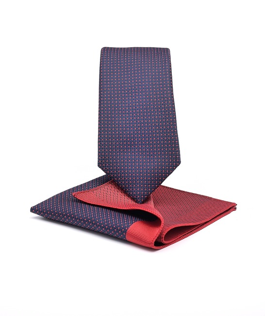 Κομψή γραβάτα σκούρо μπλε με μικρό σχεδιασμό τύπου πουα