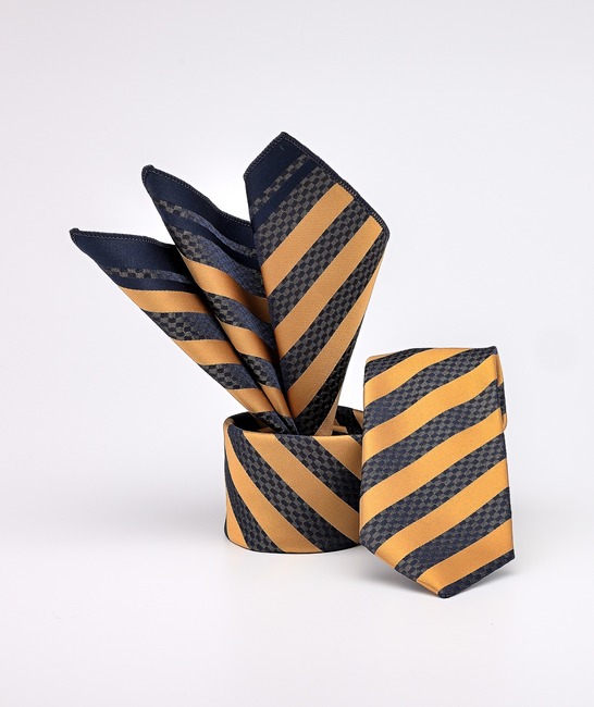 Κομψή ανδρική γραβάτα μουσταρδί με ριγέ σχεδιασμό, σετ με μαντηλάκι