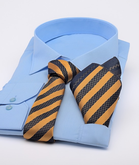 Κομψή ανδρική γραβάτα μουσταρδί με ριγέ σχεδιασμό, σετ με μαντηλάκι