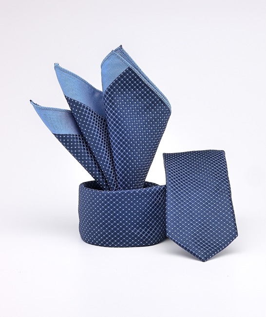 Κομψή γαλάζια λεπτή γραβάτα πουά σχέδιο