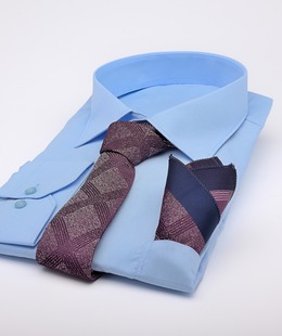 Μωβ ανδρική κομψή γραβάτα με σχέδιο τύπου καρό