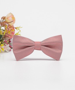 Κομψό ανδρικό παπιγιόν σε χρώμα πούδρας