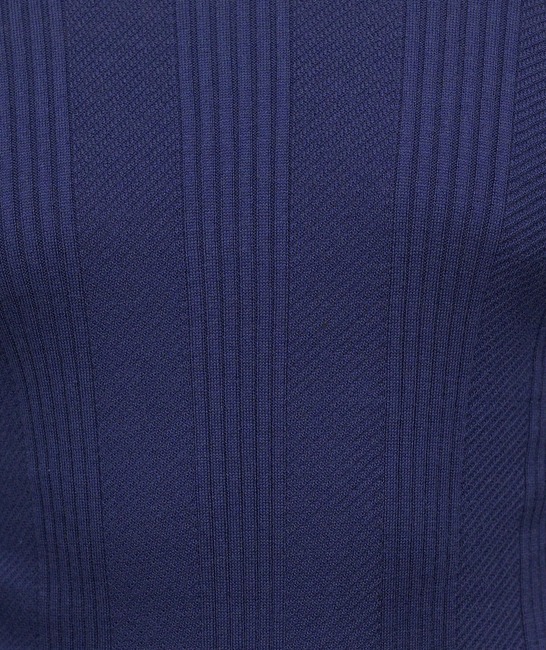 Κομψό ανδρικό μπλουζάκι πόλο σε σκούρο μπλε