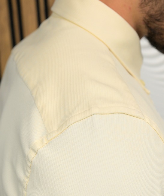 Κομψό μονόχρωμο ανδρικό πουκάμισο σε εκρού