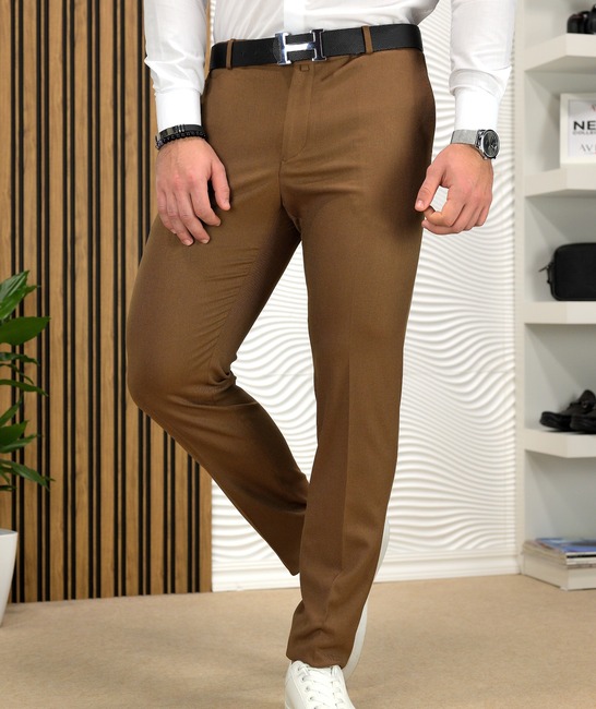 Κομψό ανδρικό παντελόνι σε καφέ χρώμα με ιταλική τσέπη