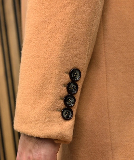 Μακρύ ανδρικό παλτό με κρυφό κούμπωμα σε καφέ
