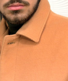 Μακρύ ανδρικό παλτό με κρυφό κούμπωμα σε καφέ