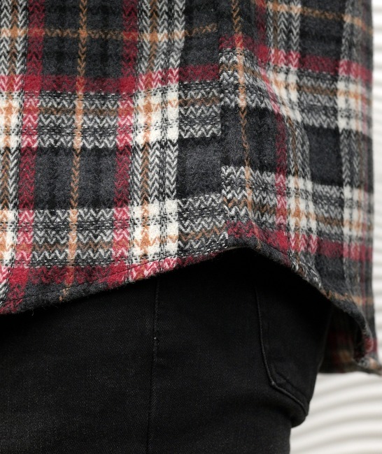Ανδρικό χειμωνιάτικο καρό πουκάμισο με δύο τσέπες σε ανοιχτό μπορντώ χρώμα