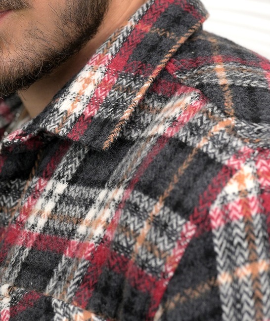 Ανδρικό χειμωνιάτικο καρό πουκάμισο με δύο τσέπες σε ανοιχτό μπορντώ χρώμα