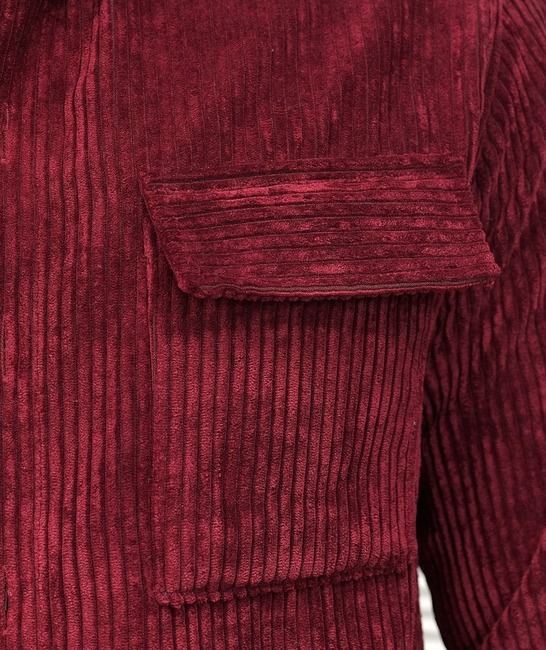 Κομψό ανδρικό κοτλέ πουκάμισο σε χρώμα κερασι