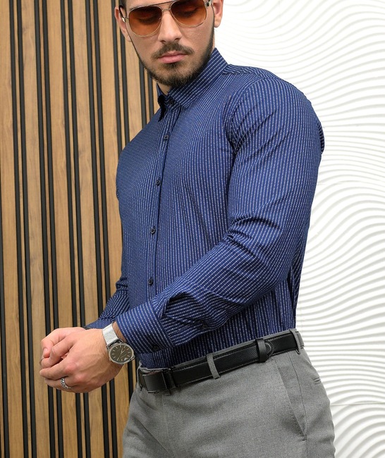 Αμπιγέ πουκάμισο με λεπτή κυκλική ρίγα σε σκούρο μπλε