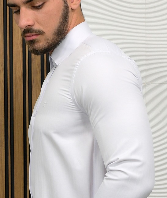 Λευκό κομψό ανδρικό πουκάμισο με μικρές ρίγες