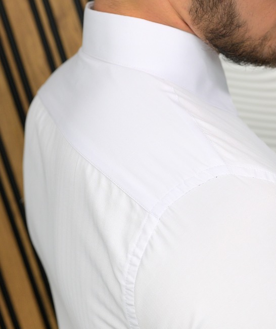 Λευκό κομψό ανδρικό πουκάμισο με μικρές ρίγες