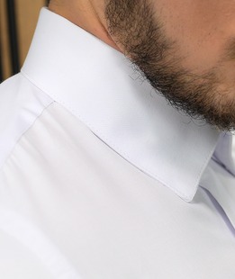 Λευκό κομψό ανδρικό πουκάμισο με μικρές ρίγες