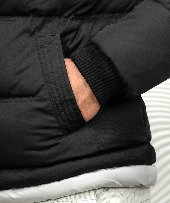 Χειμερινό μπουφάν καπιτονέ με εσωτερικό γιακά καρακούλ