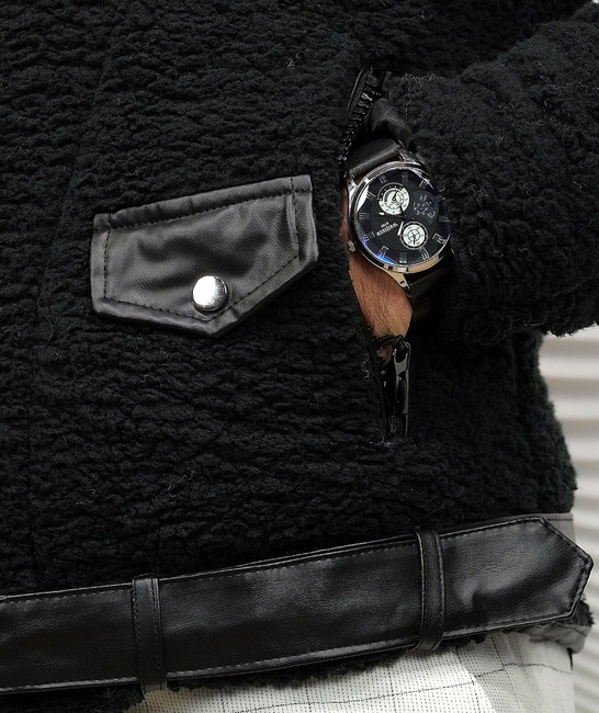 Χειμερινό μοντέρνο σκραουλ μπουφάν σε μαύρο για άνδρες
