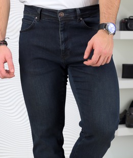 Ανδρικό τζιν με ελαφριά σκούρα πράσινη απόχρωση, ίσιο κόψιμο