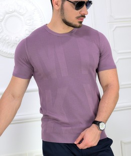 Ανδρικό άνετο πλεκτό μπλουζάκι σε μωβ Ανδρικό άνετο πλεκτό μπλουζάκι σε μωβ