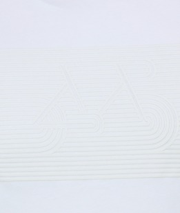 Εκλεπτυσμένο ανδρικό μπλουζάκι με στάμπα σε λευκό 