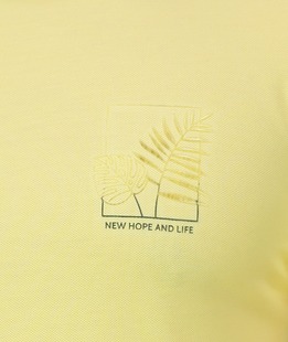 Άνετο μπλουζάκι σε κίτρινο χρώμα απλικέ για άνδρες