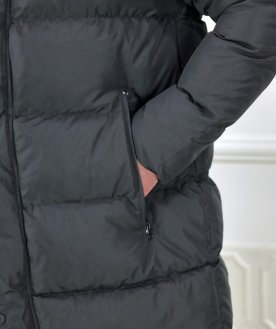 Μακρύ ανδρικό puffer jacket με αποσπώμενη κουκούλα